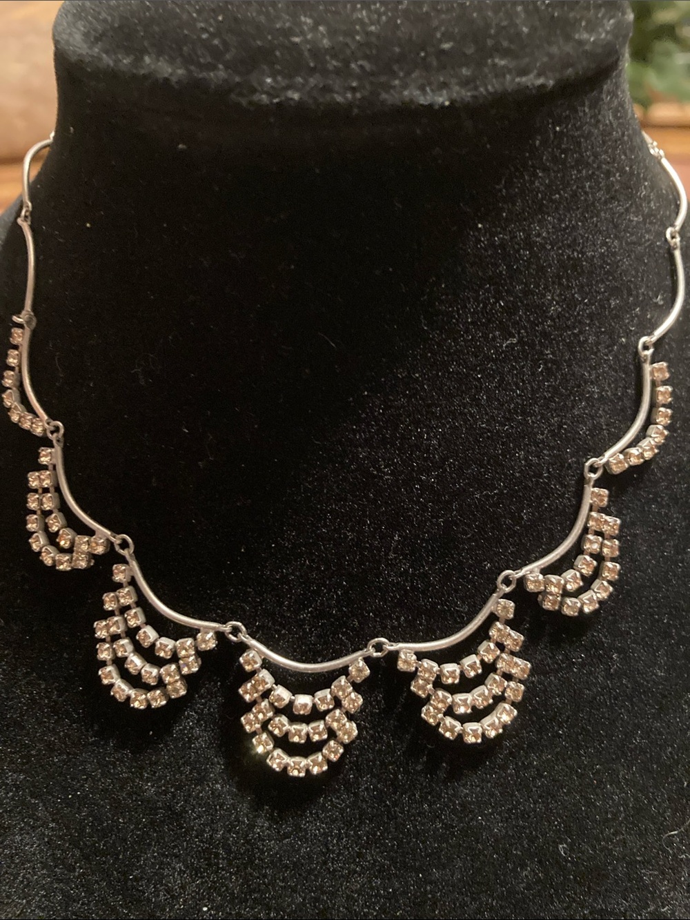 Vintage-Inspired Pale Pink Crystal Drop Necklace - Silver Tone